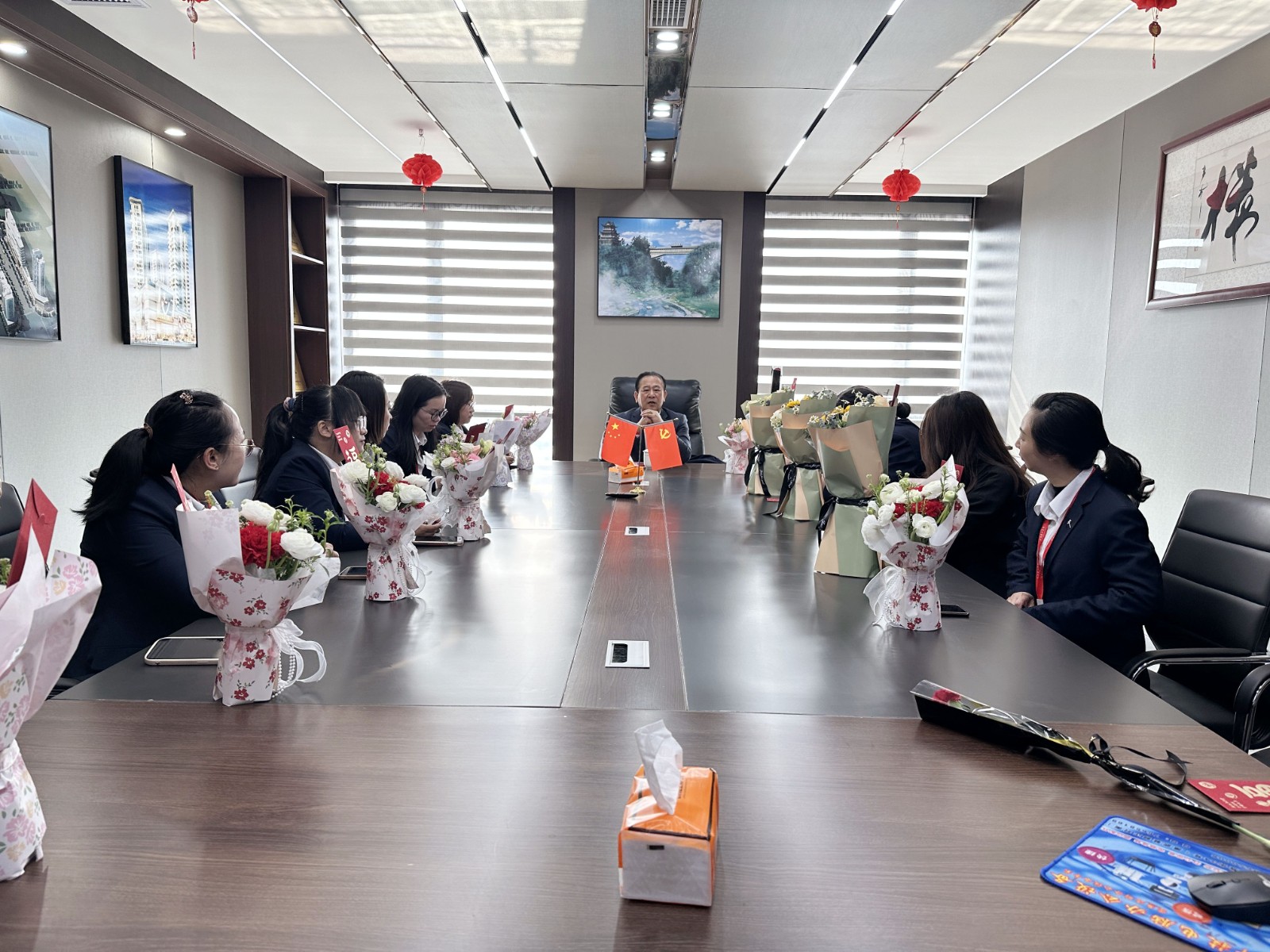 “同心協(xié)力 乘風(fēng)破浪 巾幗力量,再創(chuàng)輝煌”易順建工集團(tuán)舉行婦女節(jié)慶祝大會